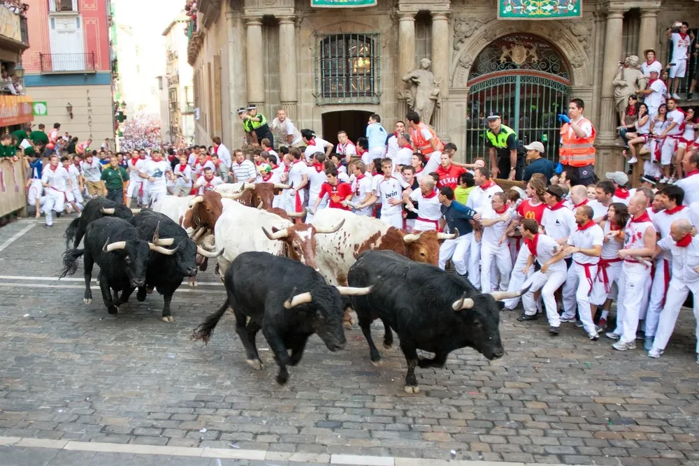 stierenrennen-pamplona_7316_xl
