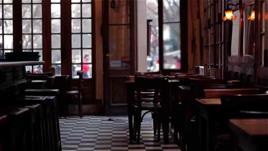 imagen-referencial--restaurante-vacio-18763