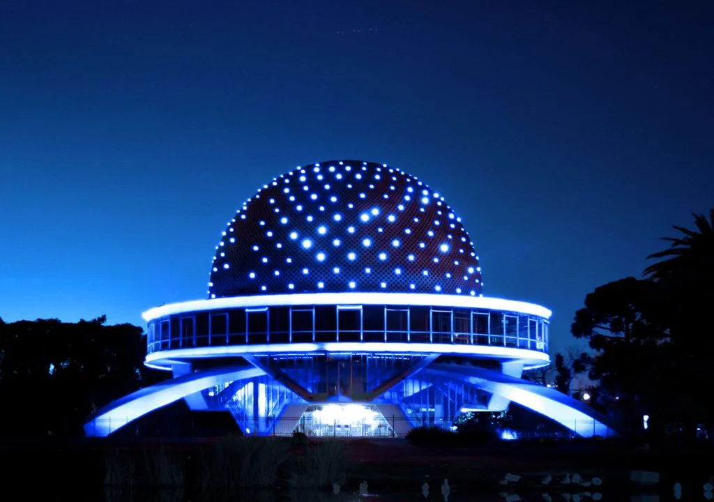 show-gratuito-planetario-buenos-aires-freddie-mercury-estrellas-queen-musica-galileo-galilei-1701241533364_1024