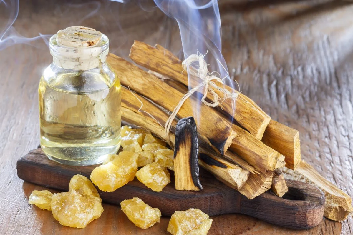 bigstock-palo-santo-energía-sahumerio-e1562885759941